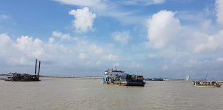শিমুলিয়া-কাঁঠালবাড়ি নৌপথে ঈদে কর্মস্থলে ফেরা, শেষ মুহুর্তে বেপরোয়া যাত্রী