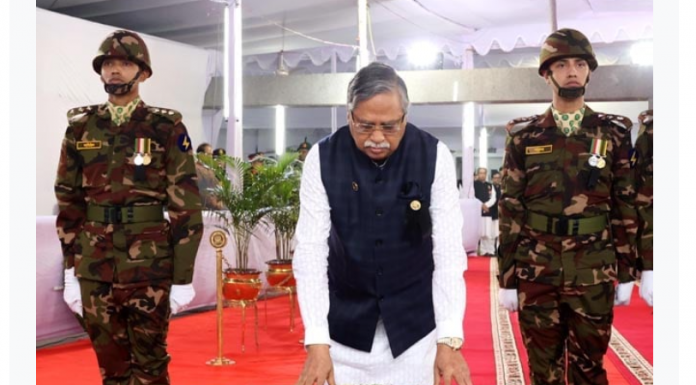 ধানমন্ডিতে বঙ্গবন্ধুর প্রতিকৃতিতে রাষ্ট্রপতির শ্রদ্ধা
