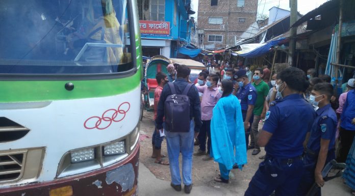 সিরাজদিখানে ভ্রাম্যমান আদালতে যাত্রী পরিবহনের জরিমানা